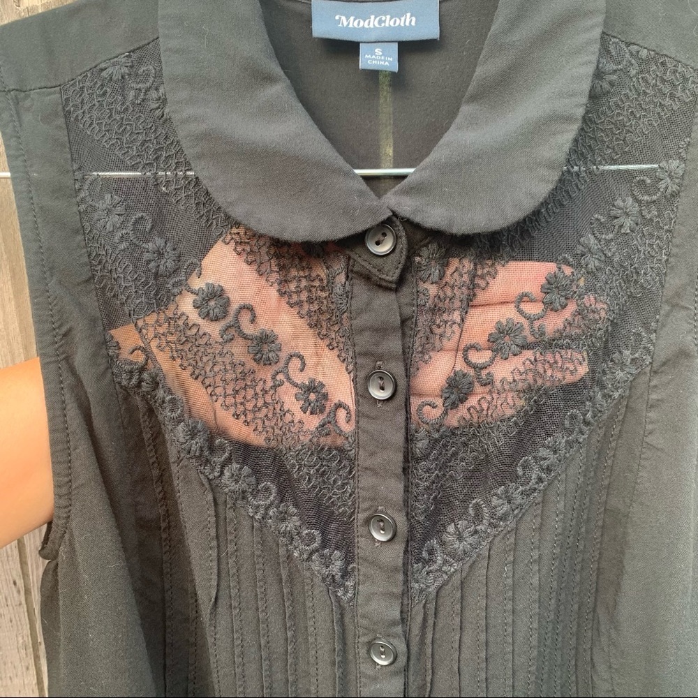 ModCloth Floral Embroidered Black Lace Pleated Short Sleeve Button Down Small